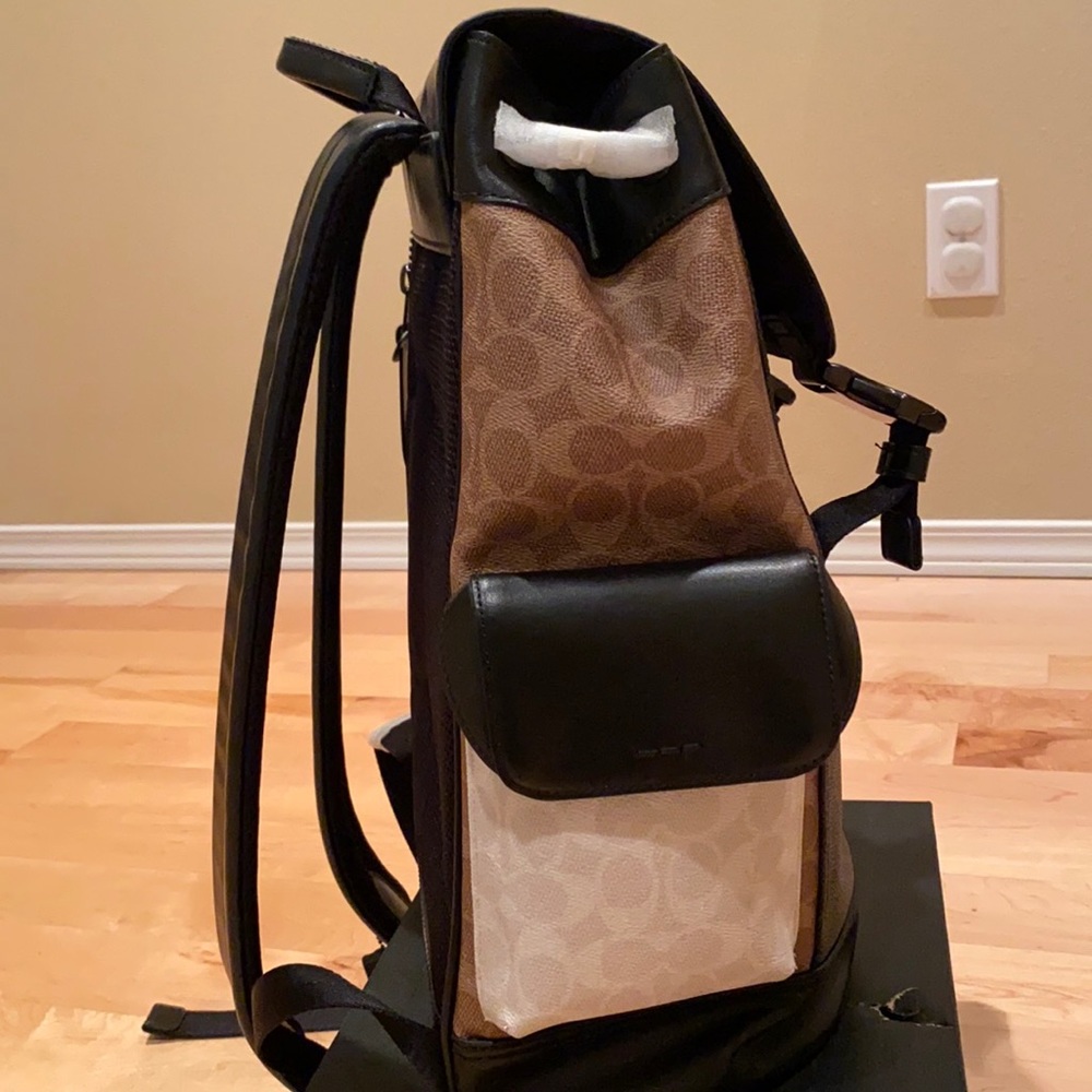 Backpack - Picture 2 of 10
